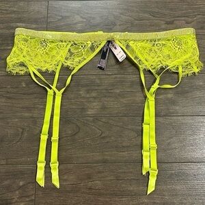 BNWT! Victoria’s Secret Shine Strap Lace Garter - Limelight Green